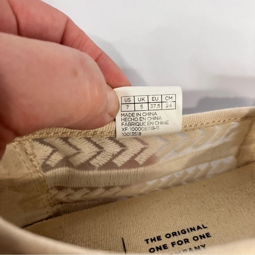 Toms off‎ white flats size 7